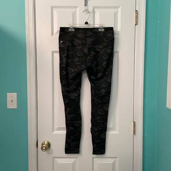 Fabletics Camo Leggings NWT - Picture 5 of 5